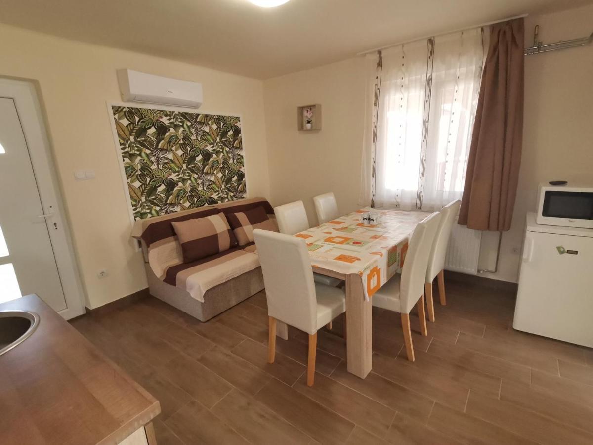 Gyoengyvirag Apartmanhaz Hajduszoboszlo Luaran gambar