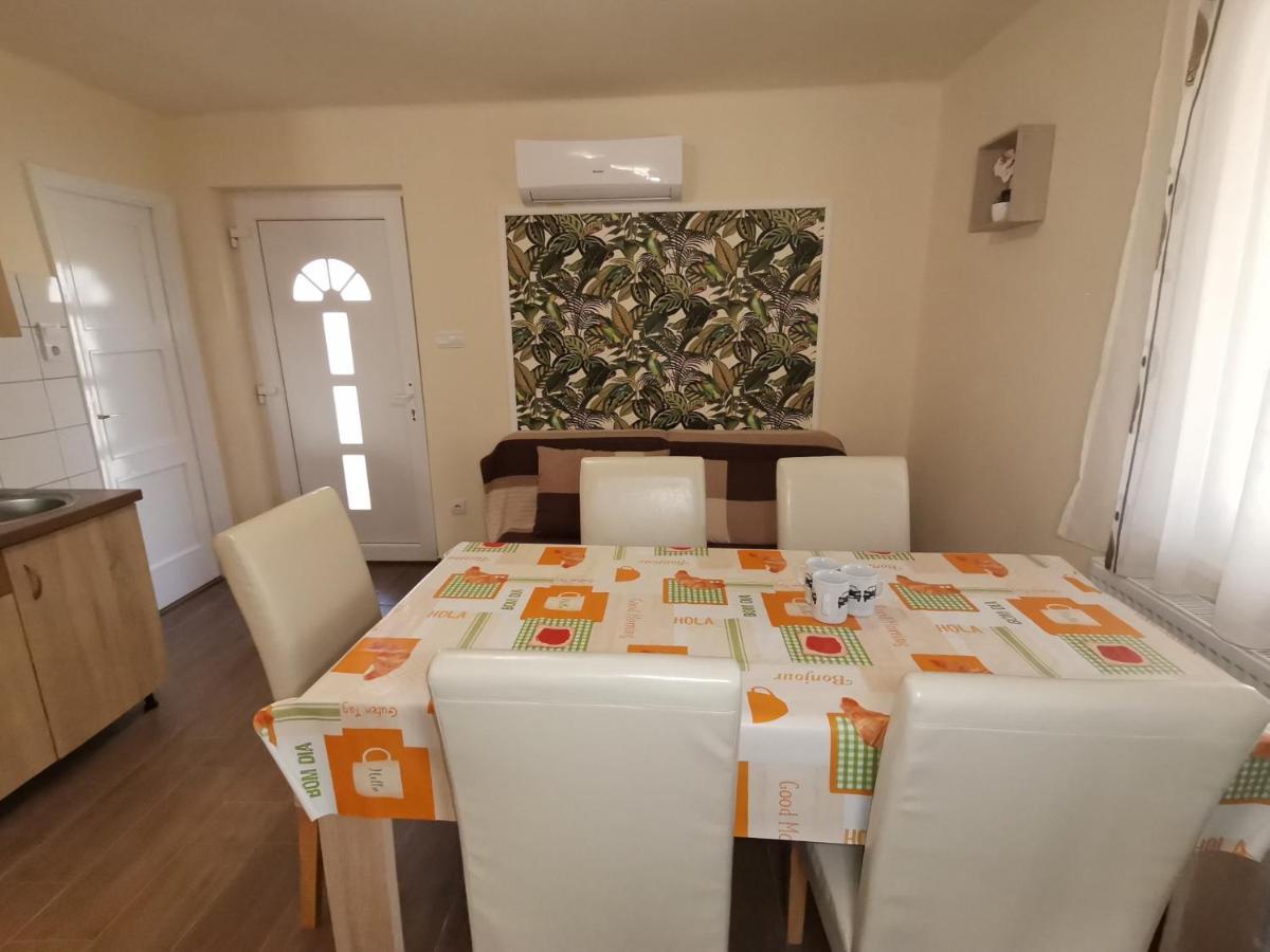 Gyoengyvirag Apartmanhaz Hajduszoboszlo Luaran gambar