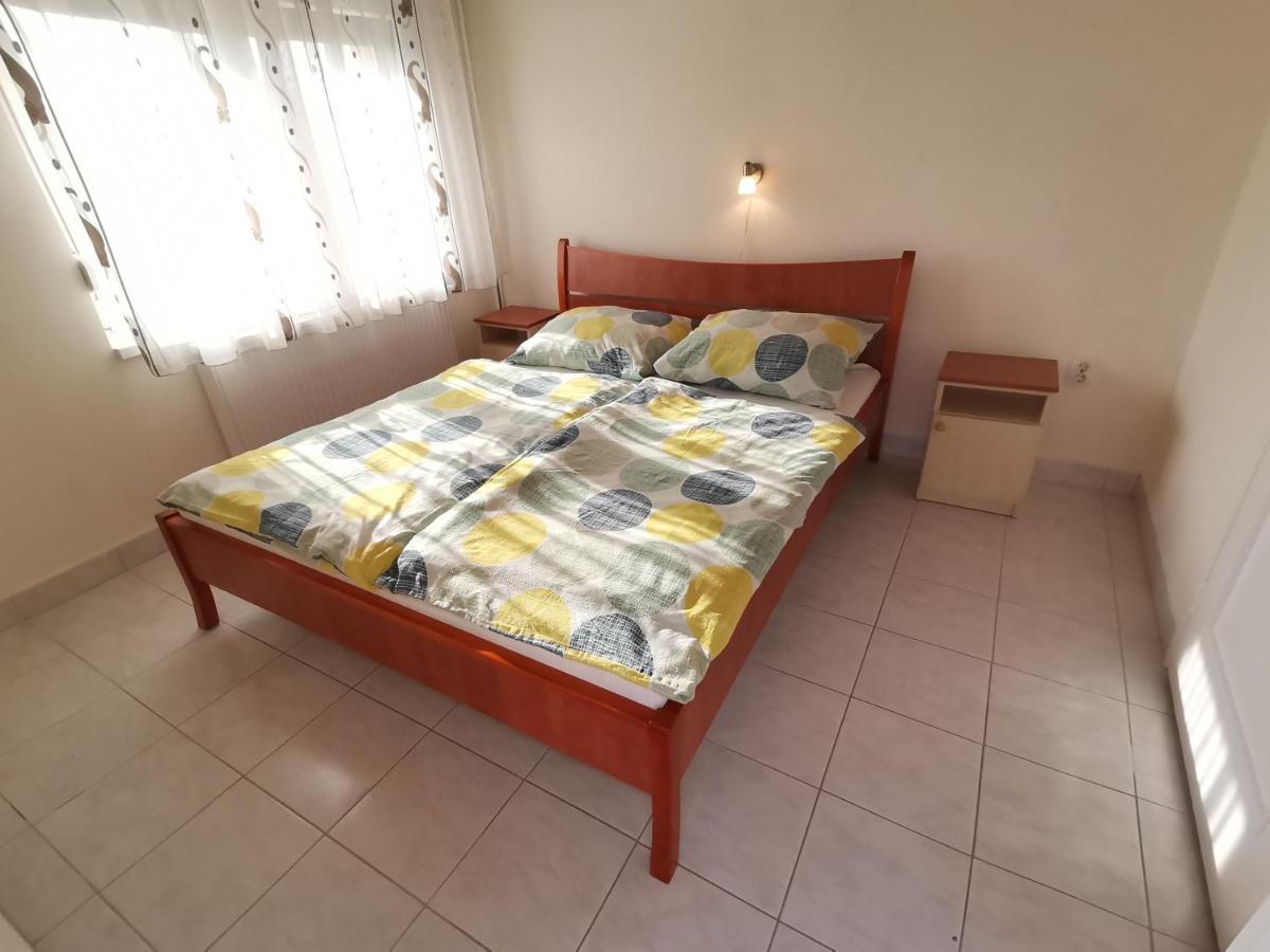 Gyoengyvirag Apartmanhaz Hajduszoboszlo Luaran gambar