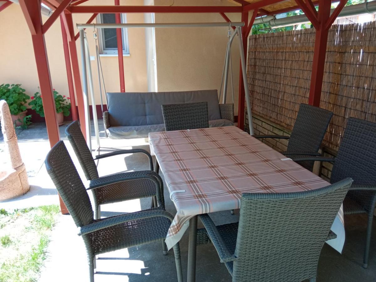Gyoengyvirag Apartmanhaz Hajduszoboszlo Luaran gambar