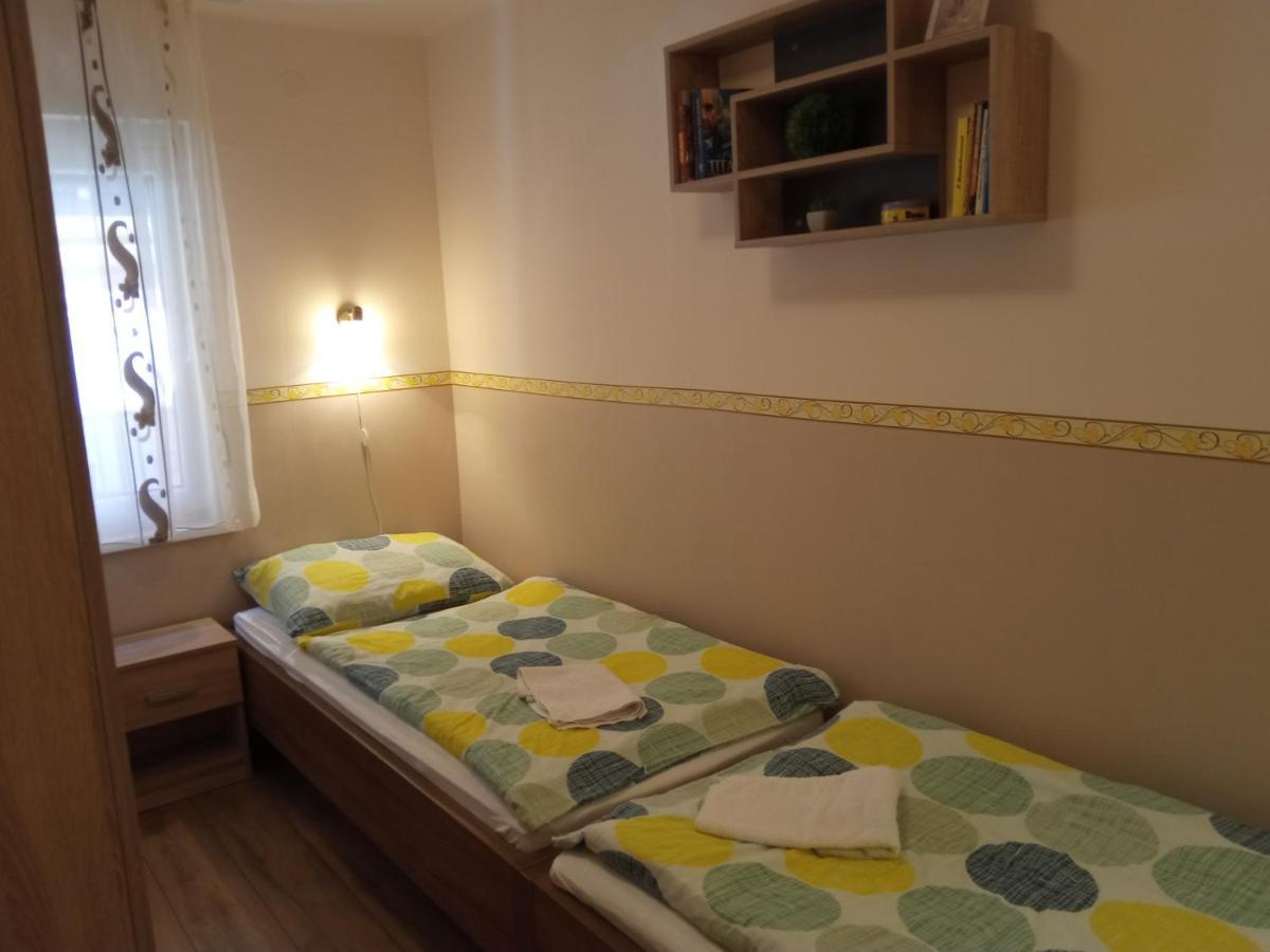 Gyoengyvirag Apartmanhaz Hajduszoboszlo Luaran gambar