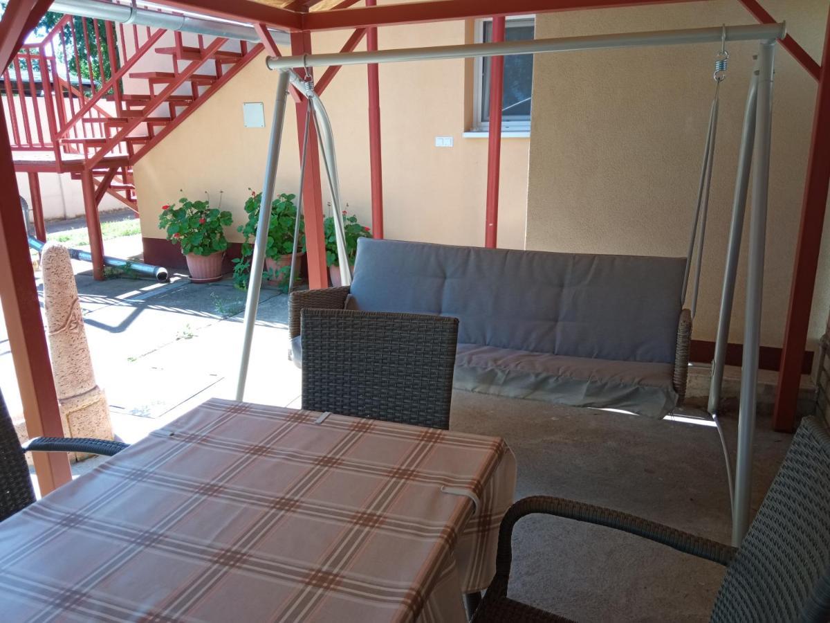 Gyoengyvirag Apartmanhaz Hajduszoboszlo Luaran gambar