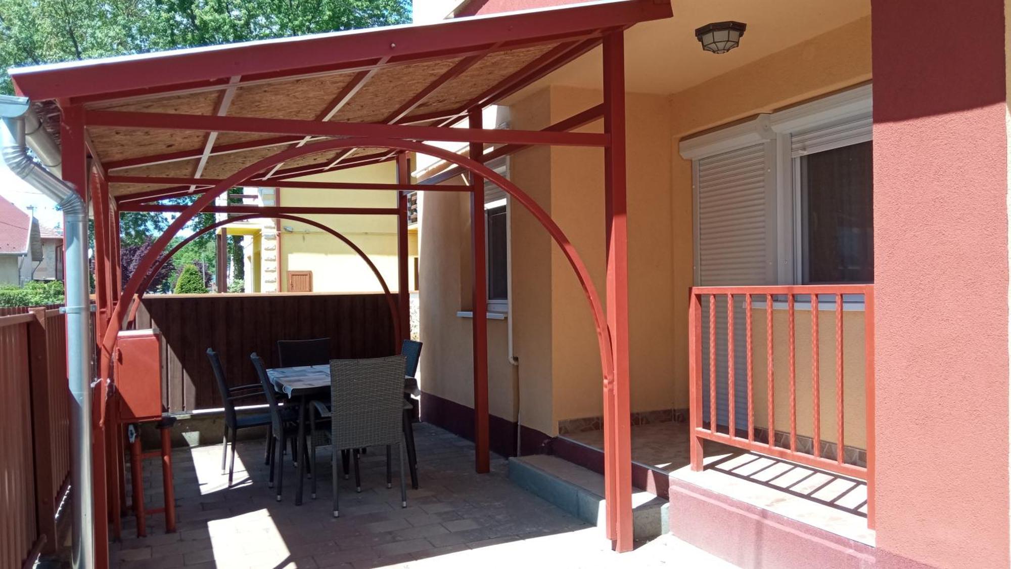 Gyoengyvirag Apartmanhaz Hajduszoboszlo Luaran gambar